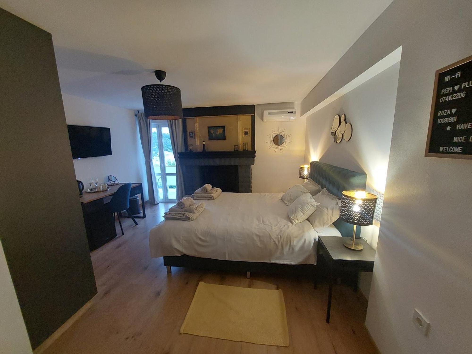 Apartmans And Rooms Petra Palit Chambre photo